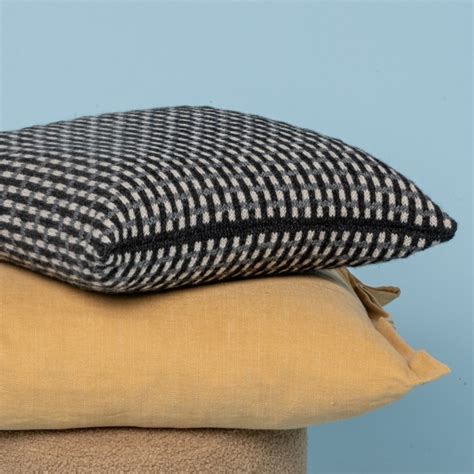 Norge Pillow With Braid Pattern Patterns