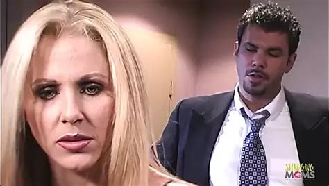 Lingerie Is Nog Nooit Zo Heet Geweest Rondborstige Milf Julia Ann Komt Klaar XHamster