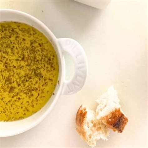 how to make olive oil dipping sauce for bread