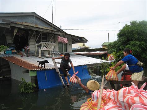 Disaster Relief Community Work for Typhoon Ondoy - Rayomar Management Inc.