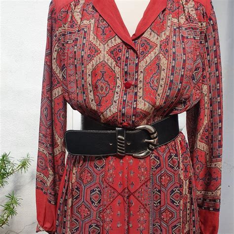 Stunning carpet patterned red dress (Belt for... - Depop