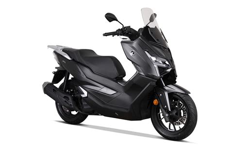 Motorrad Vergleich Voge SR1 125i ABS 2024 Vs Yamaha NMAX 155 2022