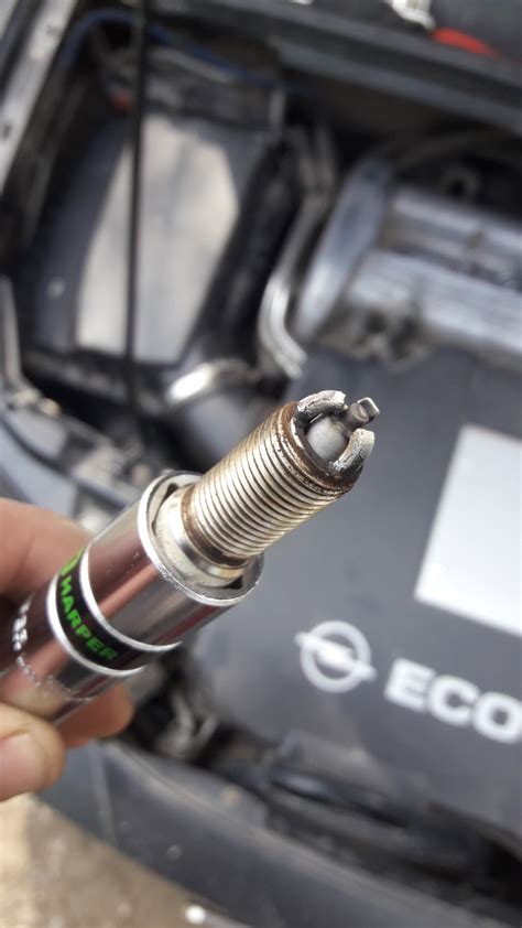 Замена свечей зажигания — Opel Zafira A, 2,2 л, 2002 года | своими ...