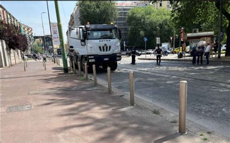 Ciclista Travolta E Uccisa Da Una Betoniera A Milano Dago Fotogallery