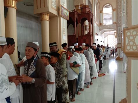 Salat Idul Adha Di Masjid Raya Pase Panton Labu Dipadati Para Jamaah