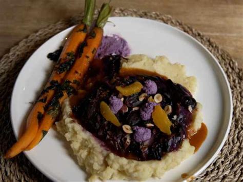 Rotkohl Steak Mit Cashew Creme Kartoffelp Ree Und Glasierten Karotten