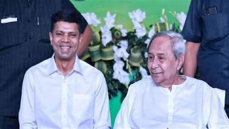 Bjd Chief Naveen Patnaiks Close Aide Vk Pandian Quits Active Politics