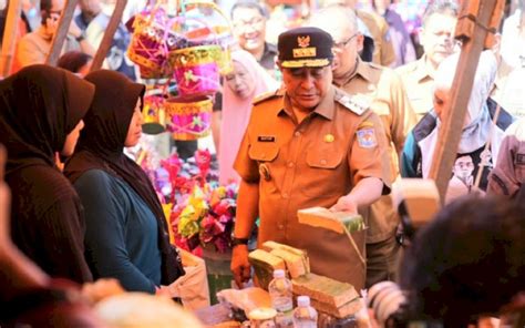 Pj Gubernur Sulsel Pantau Harga Pangan Di Pasar Tradisional Pluz Id