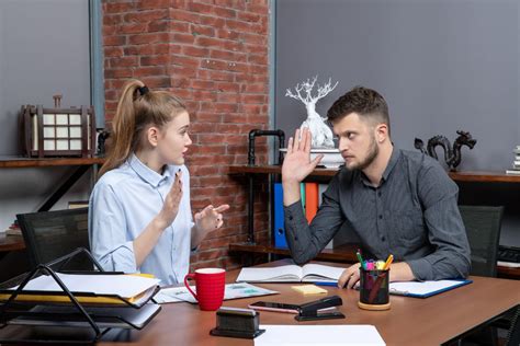 Tanda Lingkungan Kerja Kamu Terinfeksi Toxic Positivity