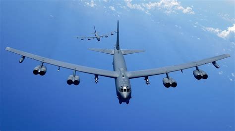 Американски стратегически бомбардировачи B-52Н са прелетели над ...
