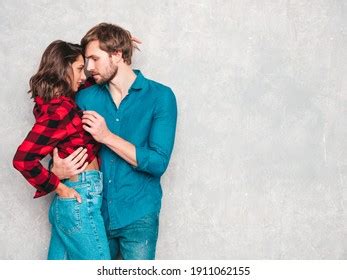 151 imágenes fotos de stock objetos en 3D y vectores sobre Nude standing couple embrace