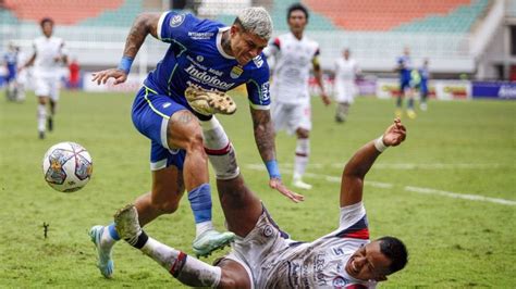 Hasil Liga Arema Vs Persib Sengit Pss Berbagi Poin Dengan