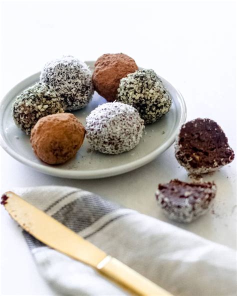 Superfood Bliss Balls (No bake!) - glowinglywell.com