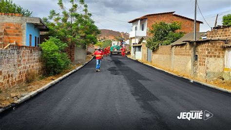 Prefeitura de Jequié avança pavimentação asfáltica no bairro KM 3 e