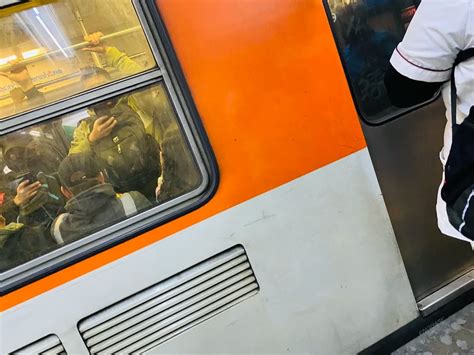 Esto Es Lo Que Se Sabe De La Mujer Sonriente Del Metro El Espectro Que