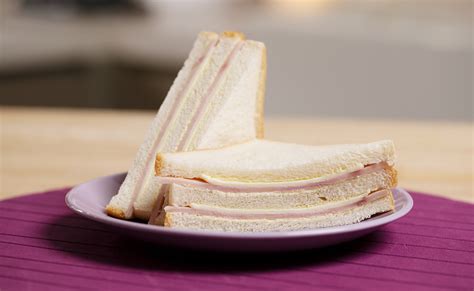 Classic Ham And Cheese Sandwiches แซนด์วิชแฮมชีส