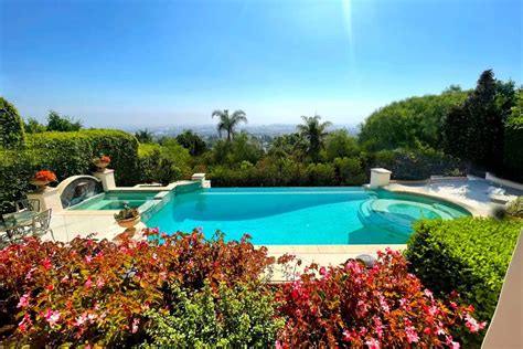 Fun Lingerie Party Ideas For Your Group Peerspace