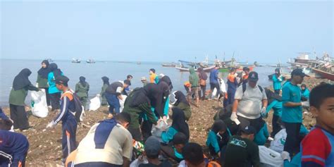 Setelah Diviralkan Banyak Sampah Pantai Teluk Kini Mulai Bersih