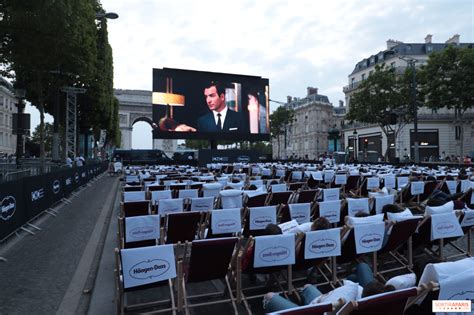 Dimanche Au Cin Ma Le Cin Ma En Plein Air Sur Les Champs Elys Es De