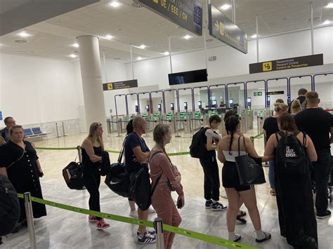 Lanzarote Arrecife Airport Customer Reviews - SKYTRAX