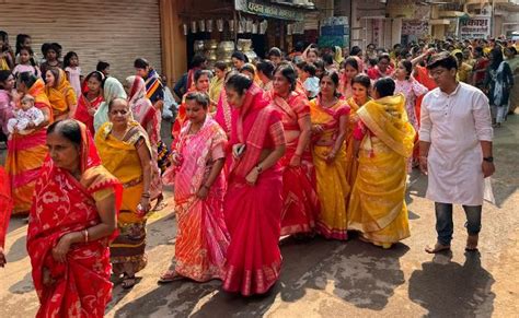 महावीर जन्म कल्याणक पर निकली भव्य शोभायात्रा भजनों एवं जयकारों से गूंज उठा नगर हुए विभिन्न आयोजन