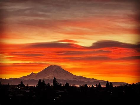 Seattle sunrise : r/Seattle
