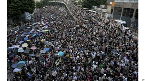 圖輯：香港警方驅散佔中抗議者 Bbc News 中文