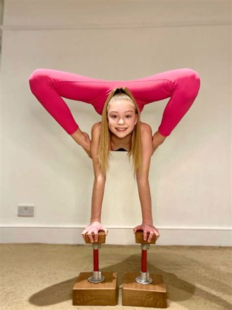 Teen Contortionist Loves To Do Her Homework In Incredible Positions Metro News