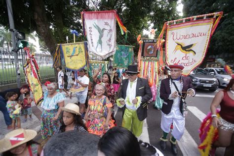 Celebração da cultura popular Revoada de Pássaros Juninos abre o