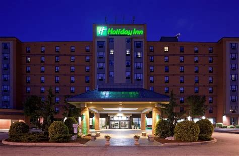 Holiday Inn & Suites - Ambassador Bridge, Windsor - Compare Deals