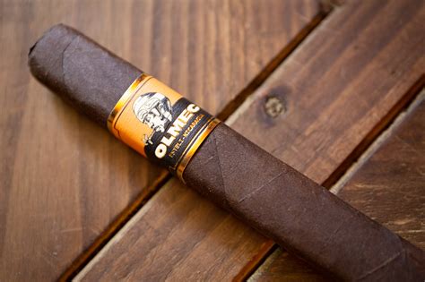 Foundation Olmec Maduro Corona Doble Oak Glen Tobacconist