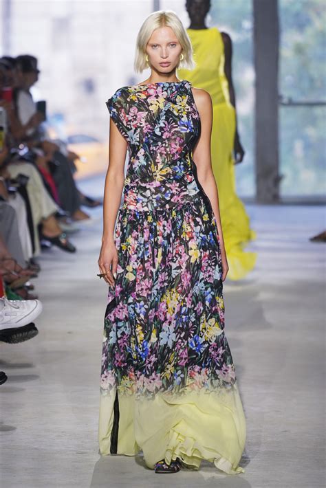 Spring 2024 Trend: Florals [PHOTOS]