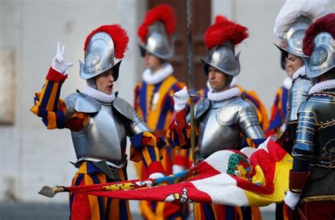 Pope Tells New Swiss Guards That Christ Stands Beside Them At All Times