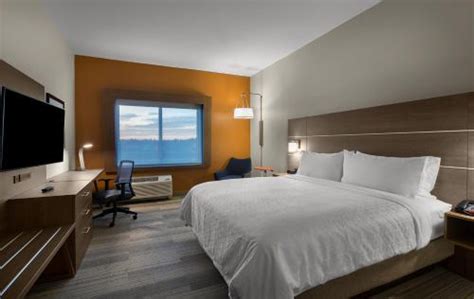 Holiday Inn Express & Suites - Fayetteville South, an IHG Hotel ...