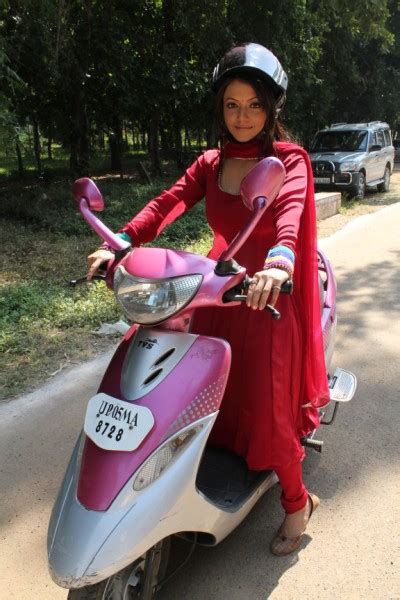 Zee Tv Hot Actress Pariva Pranati Indian Television Actress Latest Photos
