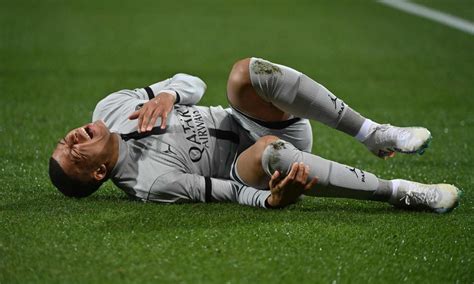 El peor partido de Kylian Mbappé erró dos penales y se lesionó MMX