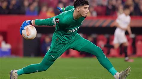 Manchester United enter talks to sign Fenerbahce goalkeeper Altay ...