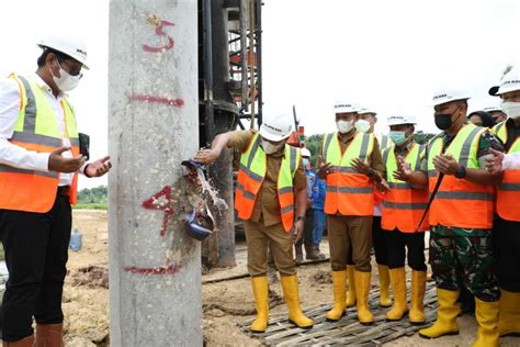 Pemasangan Tiang Pancang Pertama Proyek Jalan Lingkar Selatan Sampang