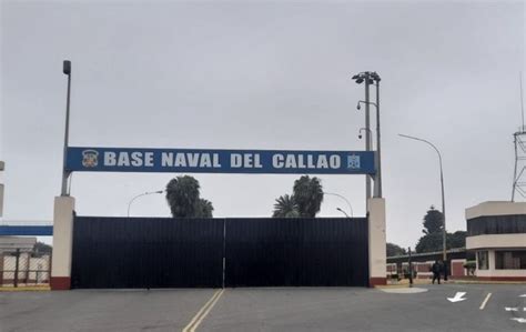 Vehículo de la PCM ingresa a la Base Naval del Callao tras muerte de