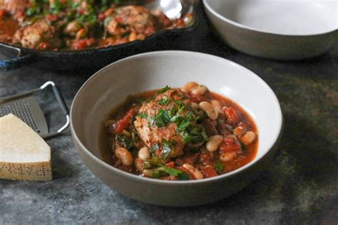 One Skillet Braised Chicken Thighs With Spinach And White Beans