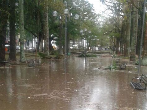 Chuva De Granizo E Ventos Fortes Causam Transtornos Em Lavras