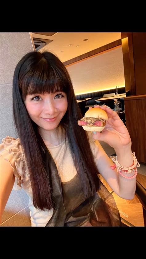 外村美姫さんのインスタグラム動画 外村美姫instagram 「池袋に 2023年8月12日 土 、「焼肉うしごろ」オープンします。厳選された最高級のお肉を提供する事で人気が高く、有名な