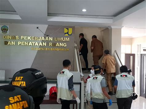 Selain Kantor Bupati Bangkalan Kpk Juga Geledah Kantor Dewan Dan Dinas