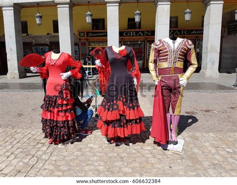 23,130 Traditional Spain Clothing Images, Stock Photos & Vectors ...