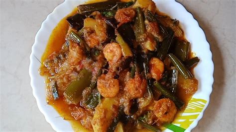 Peyajkoli Chingri Recipe Prawn With Onion Stalk পযজ কল চড