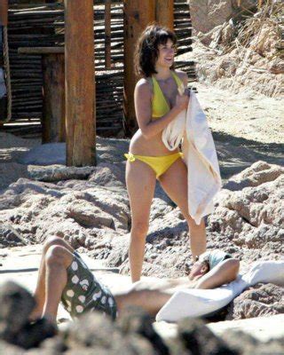 Penelope Cruz Sexy And Hot Bikini And Nipple Slip Paparazzi Photos Porn Pictures XXX Photos