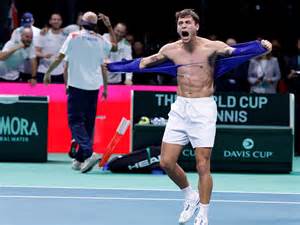 Italia se metió en la final de la Copa Davis tras un dramático tie