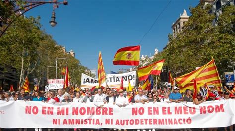 Sociedad Civil Catalana Pide Libertad De Voto Para Sus Diputados Al