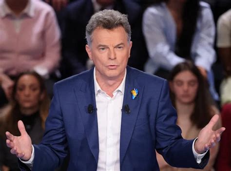 Mais Cest Quoi Cette Question Léa Salamé Surprend Le Candidat Du