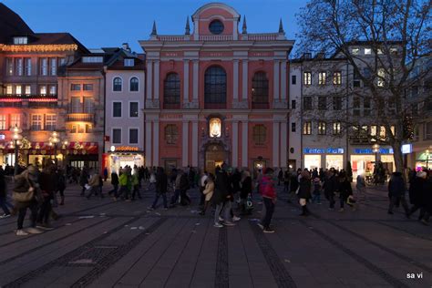 Sacerdos Viennensis Gewidmet Den Besuchern Aus Germanien Am Grab Des